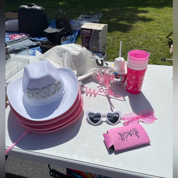 Wedding party item bundle - Picture 1 of 14